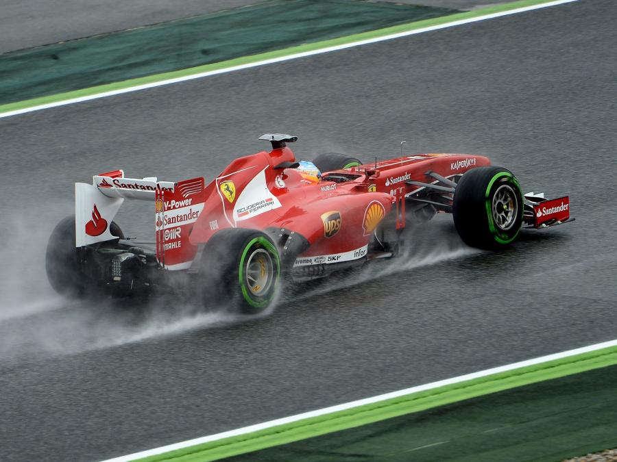  Ferrari F138 2013 года  (фото 4 из 16)